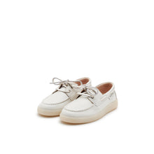 Load image into Gallery viewer, Mocassino Margot white Valentino by Mario Valentino, elegante e raffinato in pelle di vitello con suola in gomma bassa.