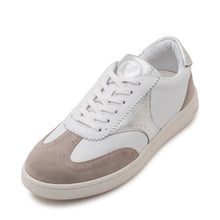 Load image into Gallery viewer, Vista frontale Sneaker Valentino Margot Bianco e Argento con lacci bianchi e design elegante contemporaneo