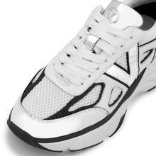 Load image into Gallery viewer, VALENTINO Sneaker Loto lam Chunky - vista della punta dall'alto con focus sui contrasti dei materiali e dettali neri