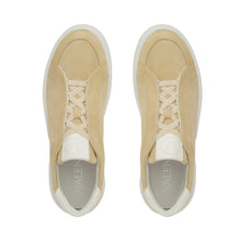 Carica l'immagine nel visualizzatore di Gallery, VALENTINO Sneaker Rey Suede Sabbia - vista dall'alto con focus sulla silhouette della scarpa