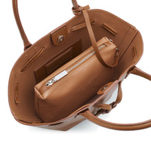 Carica l'immagine nel visualizzatore di Gallery, VALENTINO Borsa a Mano Soft Cuoio - Mini - con focus sull'interno e vista della pochette dentro la borsa.