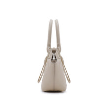 Carica l'immagine nel visualizzatore di Gallery, VALENTINO Borsa a Mano Soft Off White - Mini - vista laterale con focus su profondità della borsa.