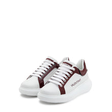 Load image into Gallery viewer, Sneaker VALENTINO Bounce S bianca con dettagli in nappa bordeaux e suola oversize