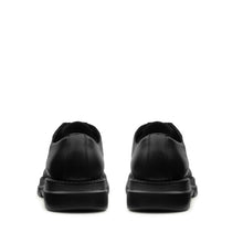 Carica l'immagine nel visualizzatore di Gallery, Retro Polacchino Valentino Flat Black con tallone rinforzato e cuciture artigianali