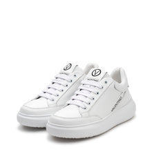 Load image into Gallery viewer, Sneaker Valentino Jump White in pelle bianca con dettagli neri e suola chunky dal design moderno