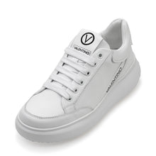 Load image into Gallery viewer, Sneaker Valentino Jump White con punta arrotondata e lacci neri a contrasto, stile dinamico e raffinato