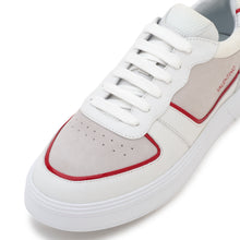 Load image into Gallery viewer, VALENTINO Sneaker Rey Chunky white/Multi -   vista della punta dall'alto con focus sui contrasti dei materiali e dettali moro