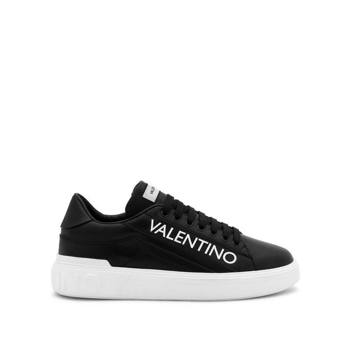 Sneaker VALENTINO Rey nera in pelle con logo lettering laterale, suola bombata bianca e linguetta in tessuto con scritta Valentino