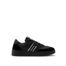 Carica l'immagine nel visualizzatore di Gallery, VALENTINO Sneaker Saturno Total Black - vista profilo con focus su logo lettering bianco